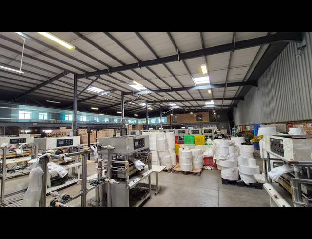 2,395M² WAREHOUSE TO LET IN JET PARK